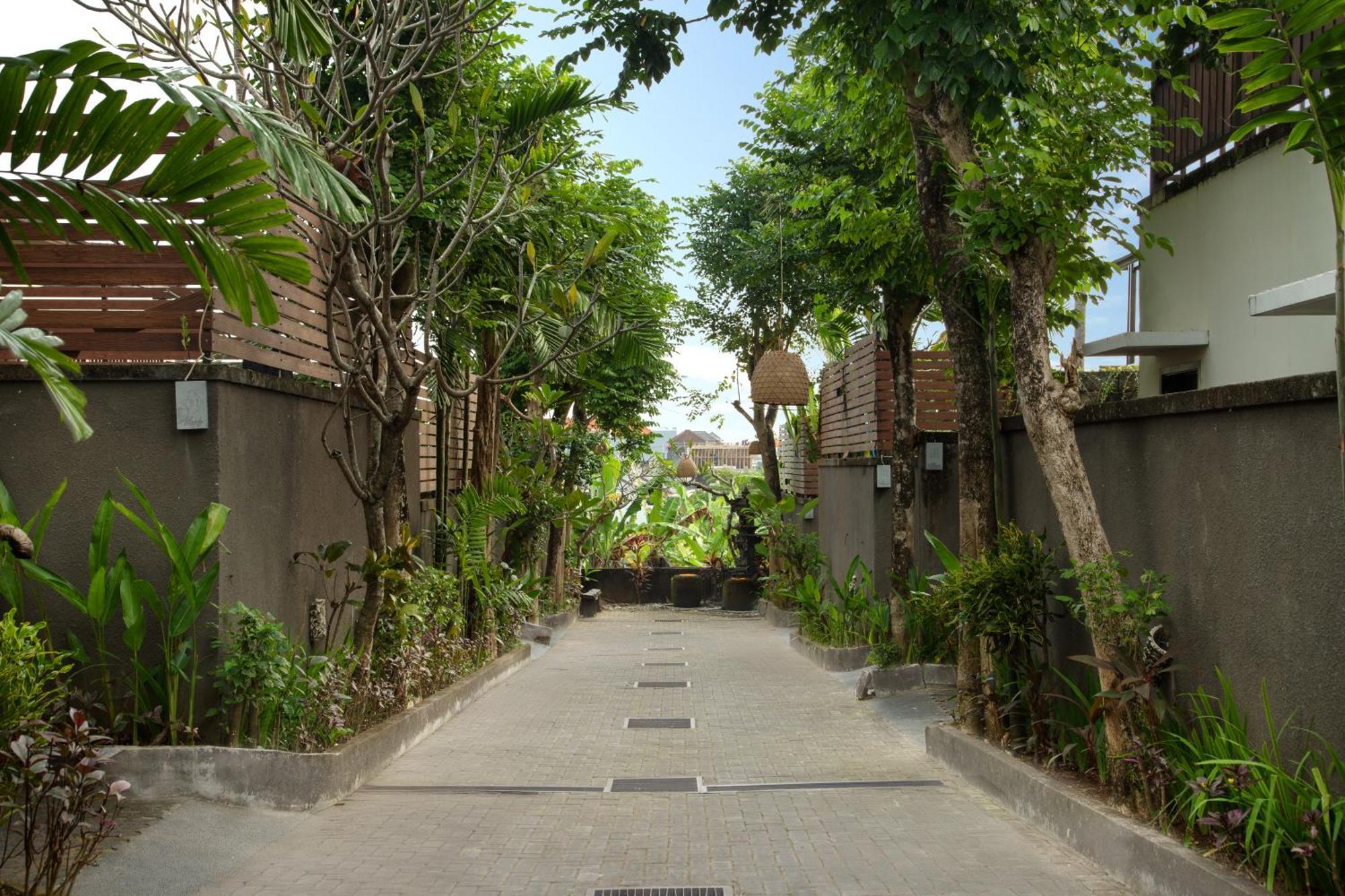 Canggu Circle Villa By Ini Vie Hospitality Exterior photo