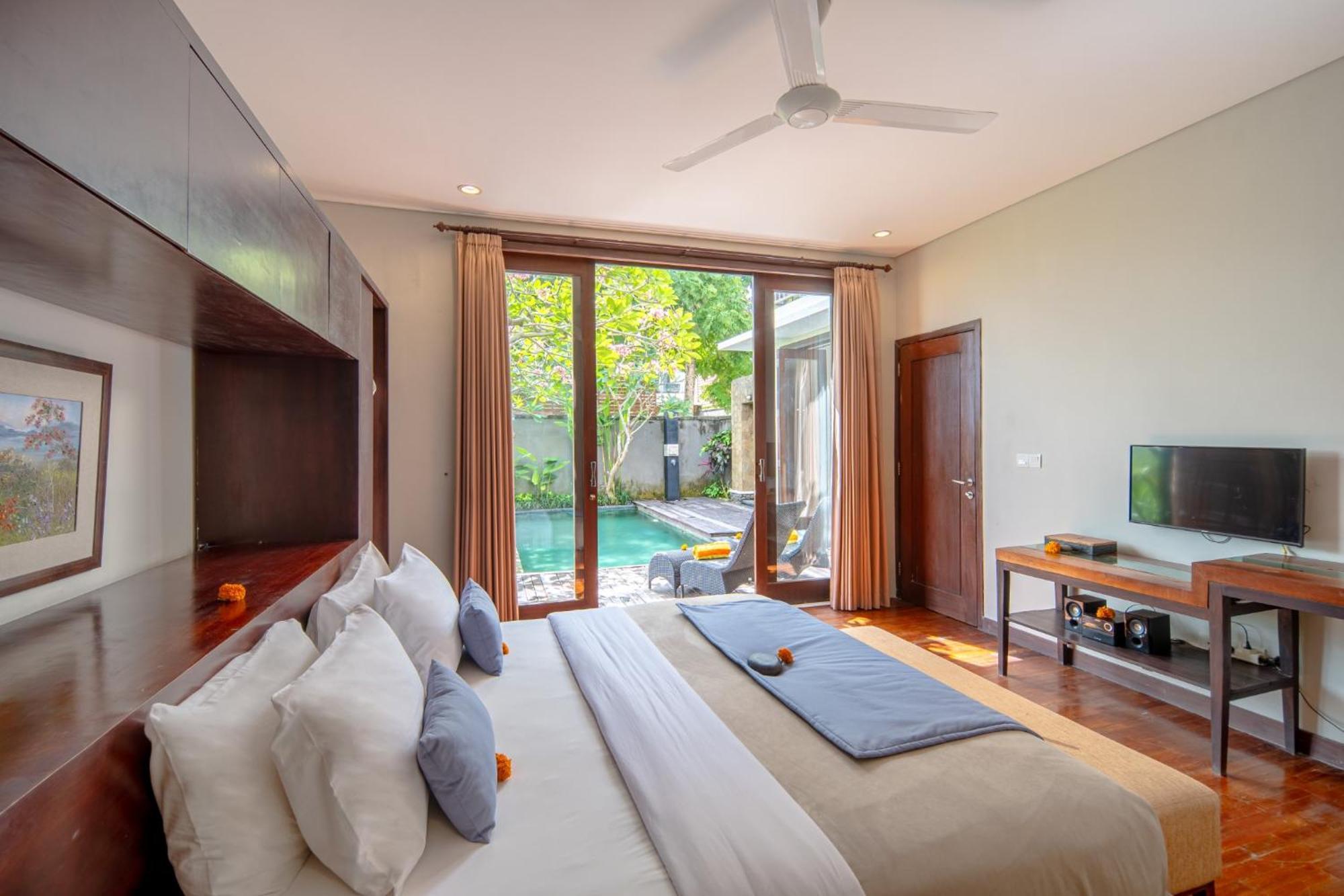 Canggu Circle Villa By Ini Vie Hospitality Exterior photo